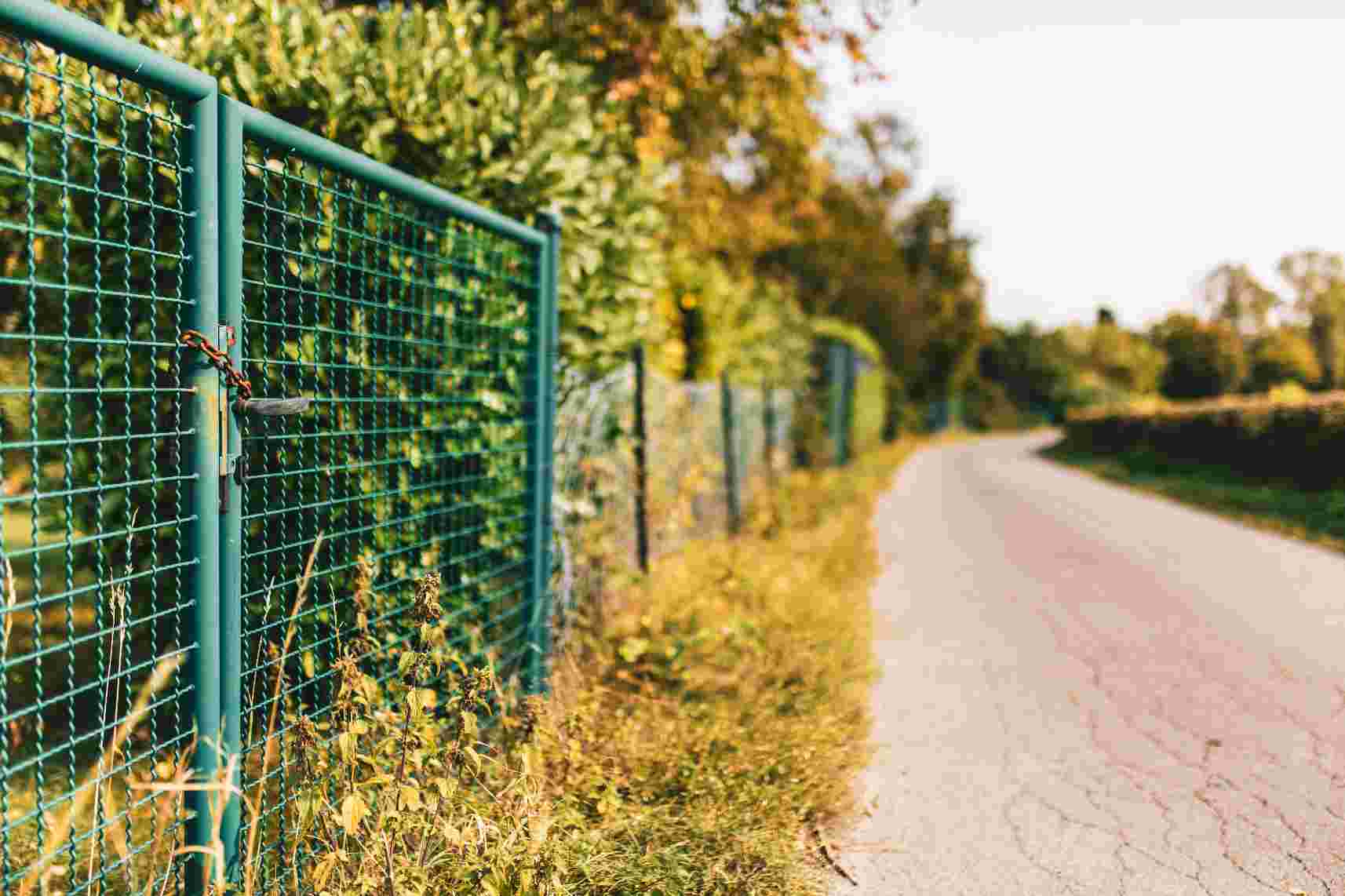 The Evolution of Chain Link Fencing: From Practical to Stylish